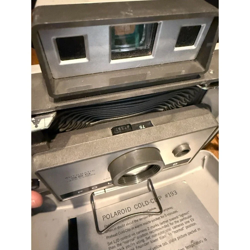 Vintage Polaroid Automatic 320 Land Camera Folding Instant Packfilm untested